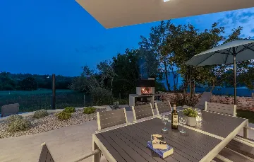 Contemporary Family Villa with Pool in Vabriga