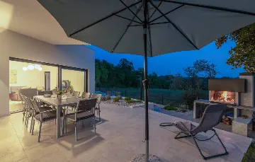 Contemporary Family Villa with Pool in Vabriga