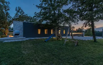 Modern 3-Bedroom Villa With Heated Pool in Pazin