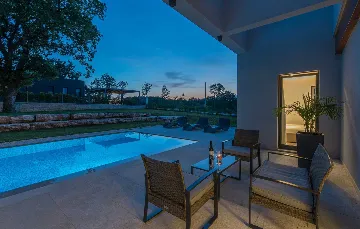 Modern 3-Bedroom Villa With Heated Pool in Pazin