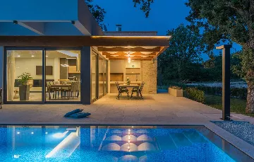 Modern 3-Bedroom Villa With Heated Pool in Pazin