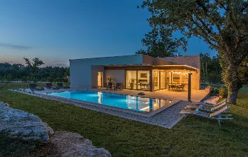 Modern 3-Bedroom Villa With Heated Pool in Pazin