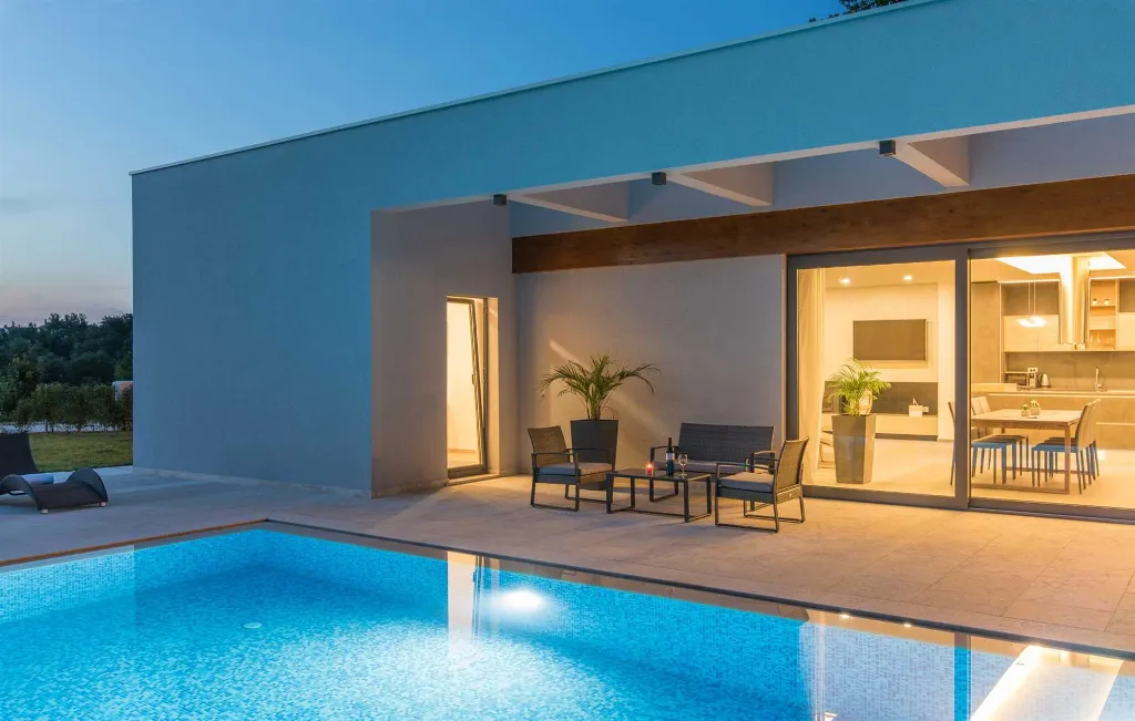 Modern 3-Bedroom Villa With Heated Pool in Pazin