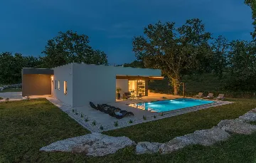 Modern 3-Bedroom Villa With Heated Pool in Pazin