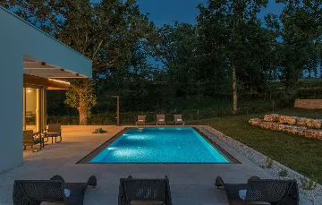 Modern 3-Bedroom Villa With Heated Pool in Pazin