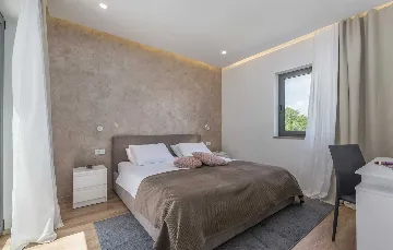 Modern 3-Bedroom Villa With Heated Pool in Pazin