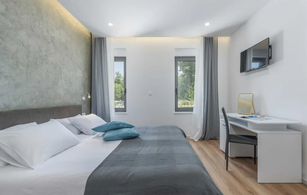 Modern 3-Bedroom Villa With Heated Pool in Pazin