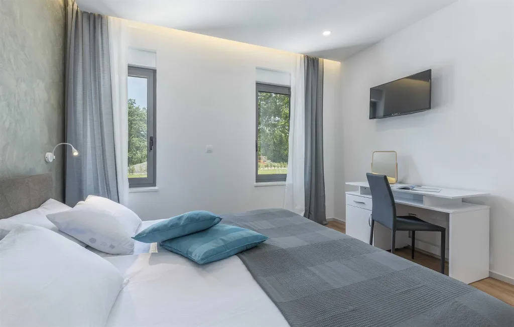 Modern 3-Bedroom Villa With Heated Pool in Pazin
