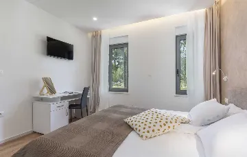 Modern 3-Bedroom Villa With Heated Pool in Pazin