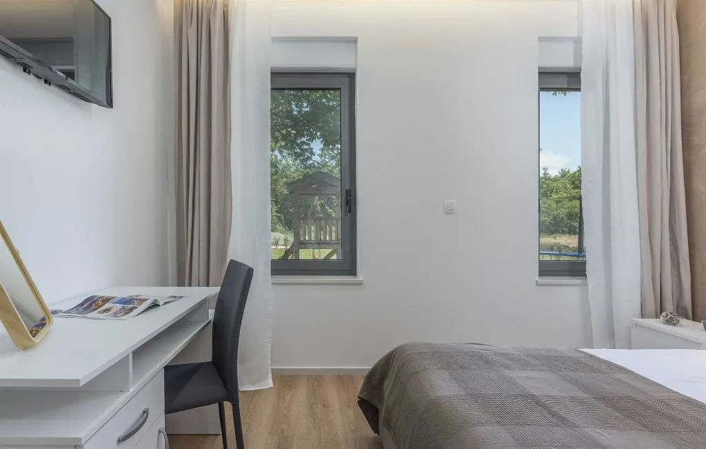Modern 3-Bedroom Villa With Heated Pool in Pazin
