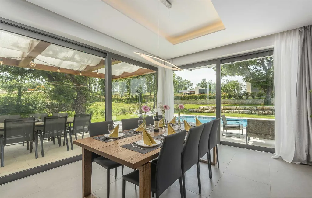 Modern 3-Bedroom Villa With Heated Pool in Pazin