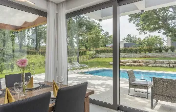 Modern 3-Bedroom Villa With Heated Pool in Pazin