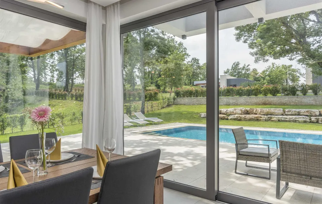 Modern 3-Bedroom Villa With Heated Pool in Pazin