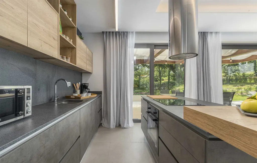 Modern 3-Bedroom Villa With Heated Pool in Pazin