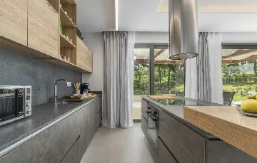 Modern 3-Bedroom Villa With Heated Pool in Pazin