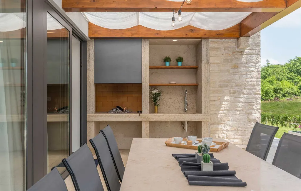 Modern 3-Bedroom Villa With Heated Pool in Pazin