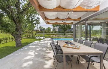 Modern 3-Bedroom Villa With Heated Pool in Pazin