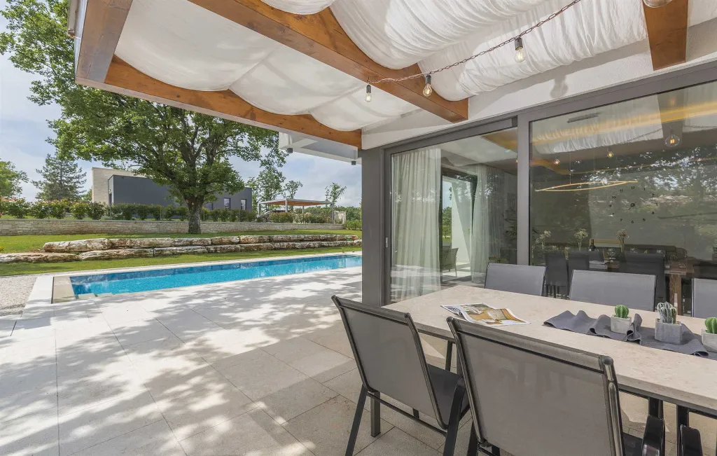 Modern 3-Bedroom Villa With Heated Pool in Pazin