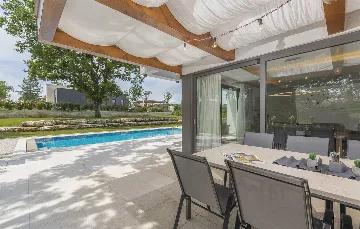 Modern 3-Bedroom Villa With Heated Pool in Pazin