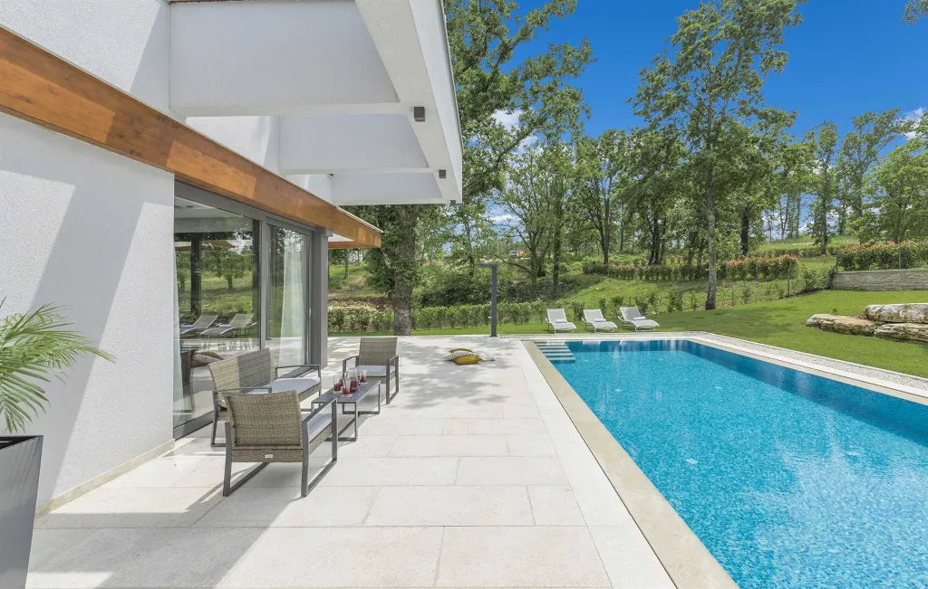 Modern 3-Bedroom Villa With Heated Pool in Pazin