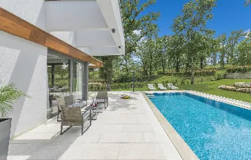 Modern 3-Bedroom Villa With Heated Pool in Pazin