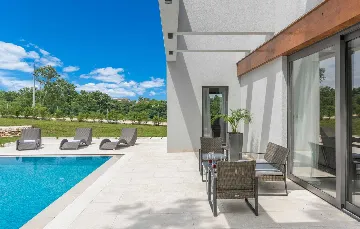 Modern 3-Bedroom Villa With Heated Pool in Pazin