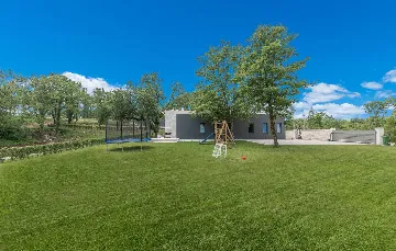 Modern 3-Bedroom Villa With Heated Pool in Pazin