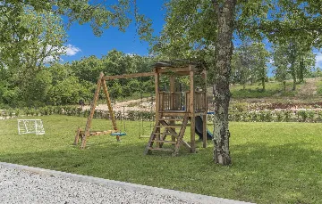 Modern 3-Bedroom Villa With Heated Pool in Pazin