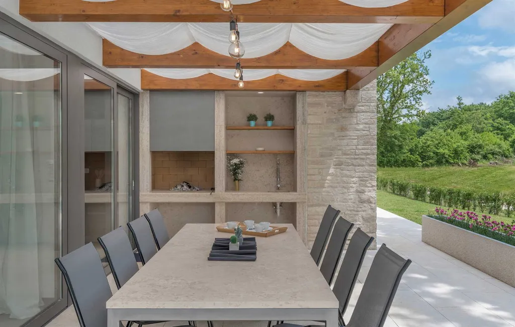 Modern 3-Bedroom Villa With Heated Pool in Pazin