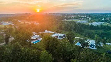 Modern 3-Bedroom Villa With Heated Pool in Pazin