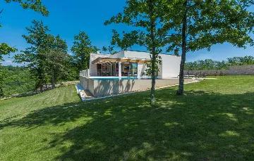 Stylish Villa Retreat with Infinity Pool in Pazin