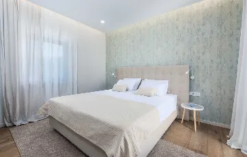 Stylish Villa Retreat with Infinity Pool in Pazin