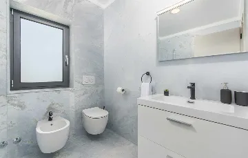 Stylish Villa Retreat with Infinity Pool in Pazin