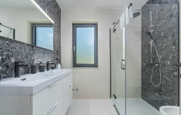 Stylish Villa Retreat with Infinity Pool in Pazin