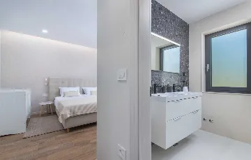 Stylish Villa Retreat with Infinity Pool in Pazin