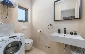 Stylish Villa Retreat with Infinity Pool in Pazin