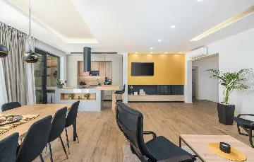 Stylish Villa Retreat with Infinity Pool in Pazin