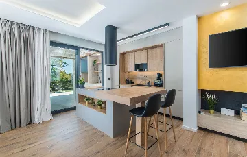 Stylish Villa Retreat with Infinity Pool in Pazin