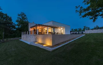 Stylish Villa Retreat with Infinity Pool in Pazin