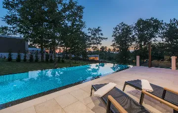 Stylish Villa Retreat with Infinity Pool in Pazin