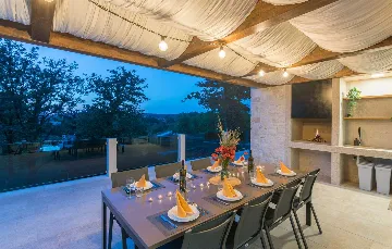 Stylish Villa Retreat with Infinity Pool in Pazin