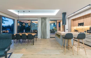 Stylish Villa Retreat with Infinity Pool in Pazin