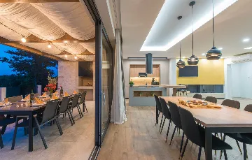 Stylish Villa Retreat with Infinity Pool in Pazin