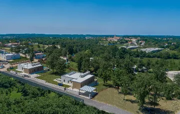 Stylish Villa Retreat with Infinity Pool in Pazin