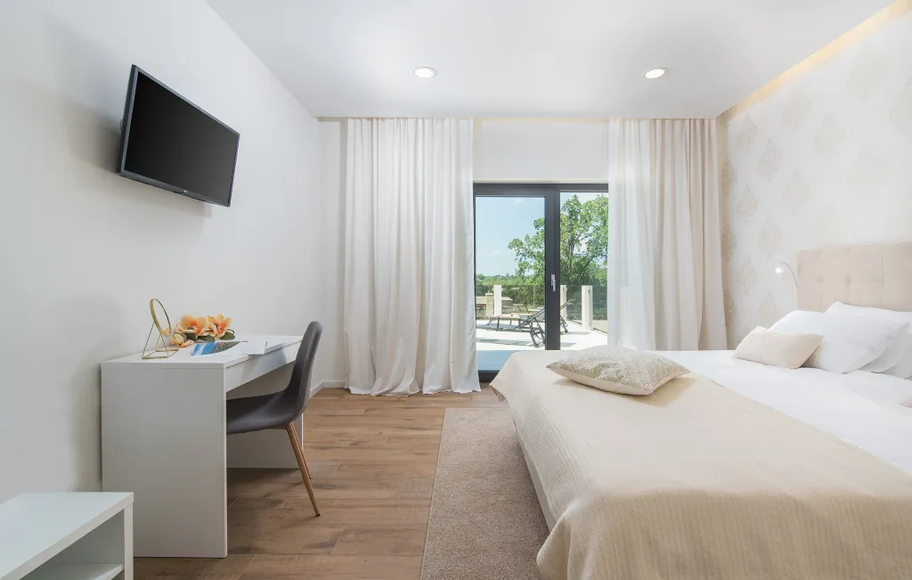 Modern Two-Bedroom Villa with Pool in Pazin