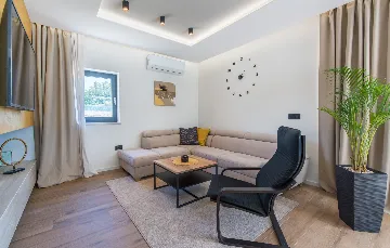 Modern Two-Bedroom Villa with Pool in Pazin