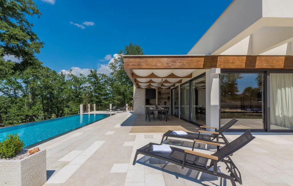 Modern Two-Bedroom Villa with Pool in Pazin
