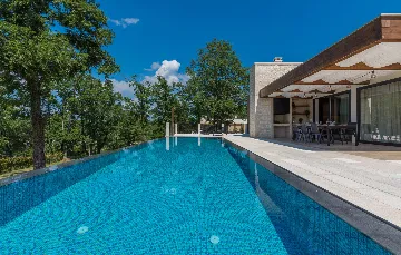 Modern Two-Bedroom Villa with Pool in Pazin