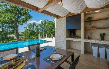 Modern Two-Bedroom Villa with Pool in Pazin