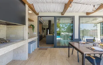 Modern Two-Bedroom Villa with Pool in Pazin